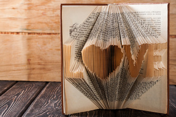 Course Image for CLMHBS5/6 BOOK SCULPTURE